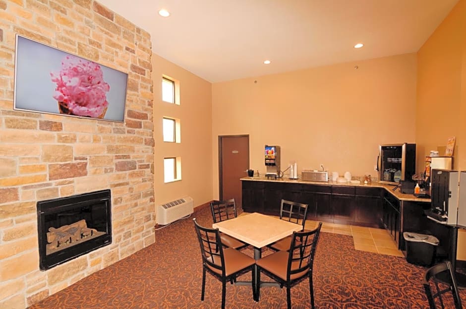 Cobblestone Inn & Suites - Denison | Oak Ridge