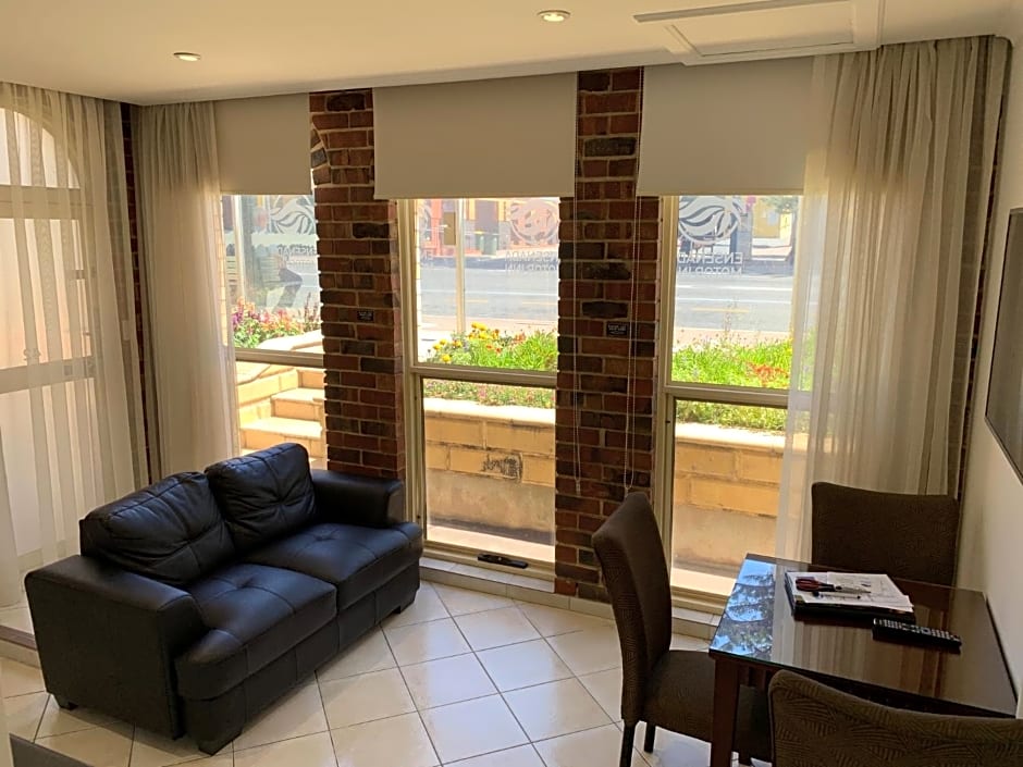 Ensenada Motor Inn and Suites