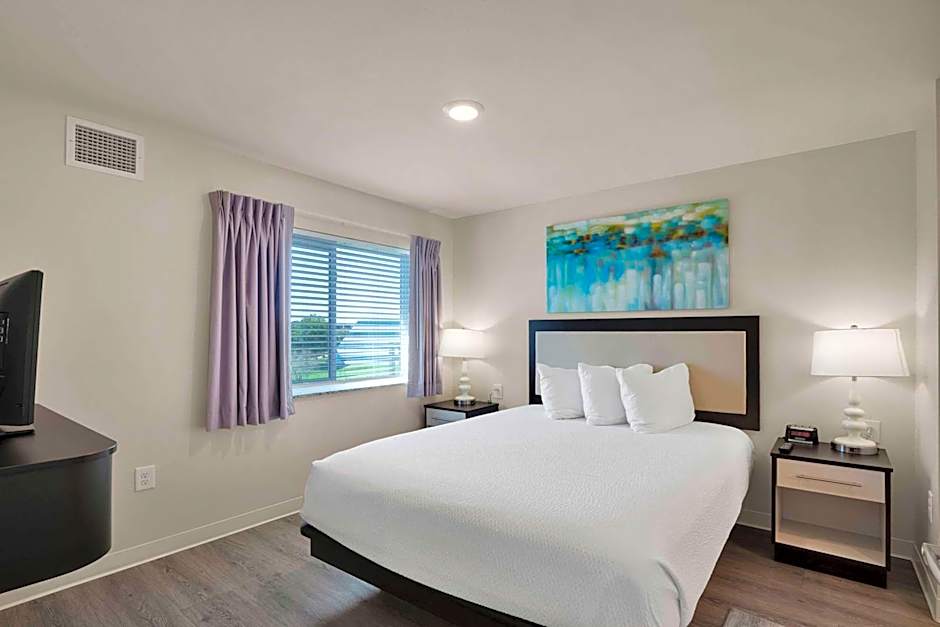 WaterWalk Extended Stay by Wyndham Charlotte - Arrowood