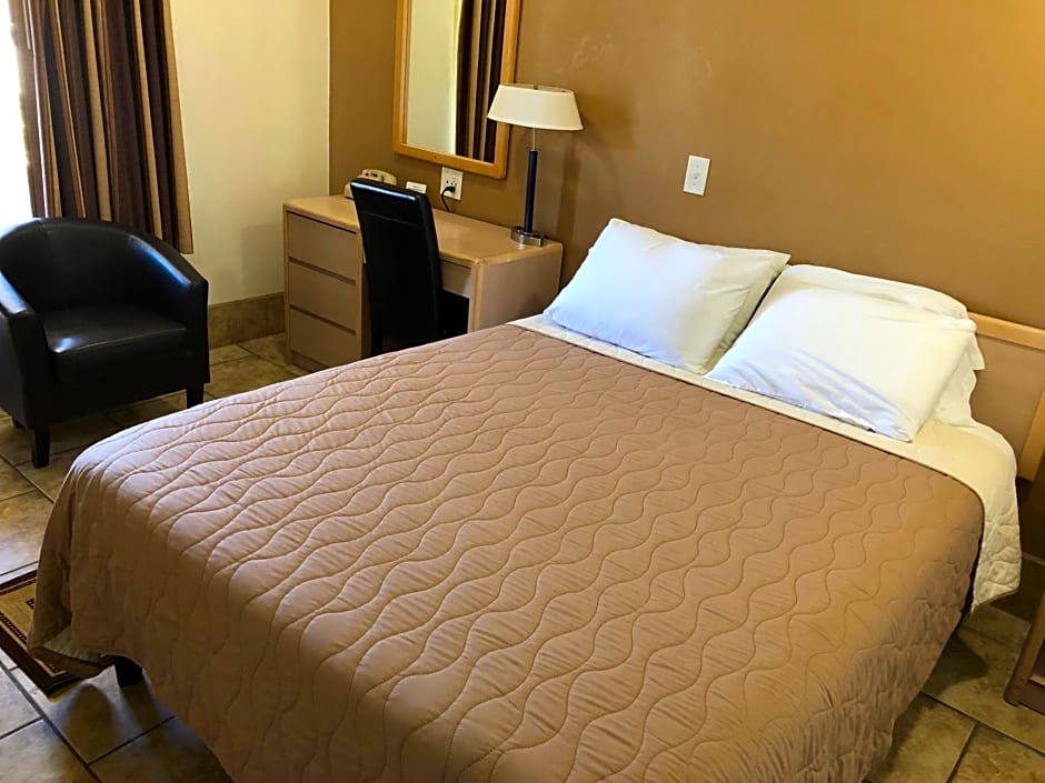 Toppers Motel