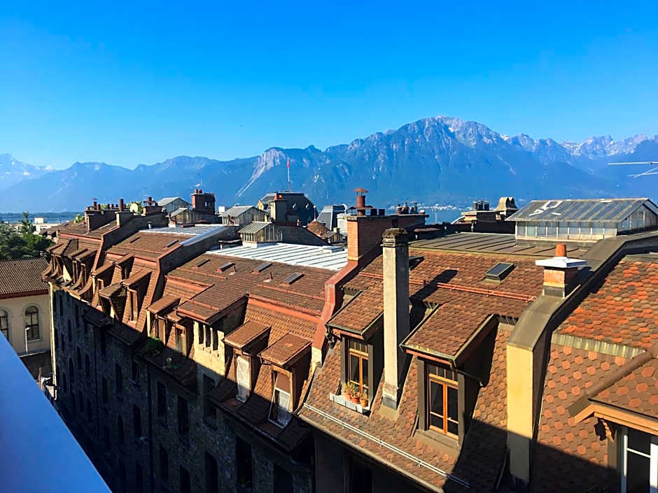 "The Freddie Mercury" Hotel