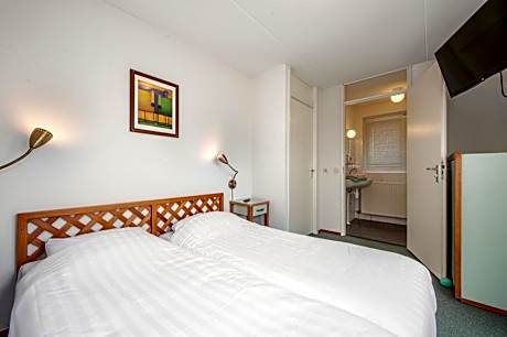 Villa with Garden View