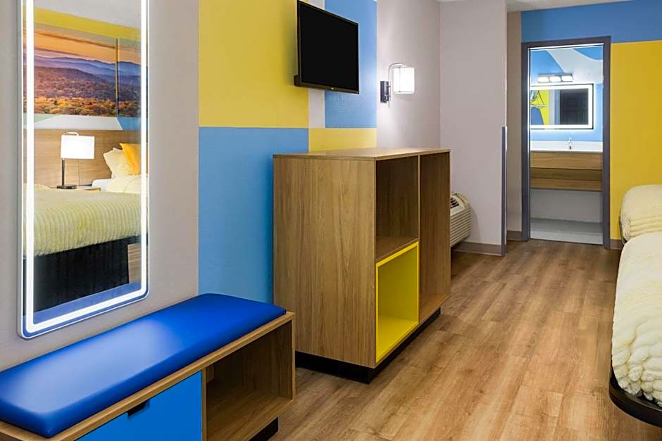 Days Inn By Wyndham Pigeon Forge South