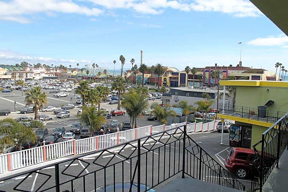 Fireside Inn By The Beach Boardwalk & Bowling