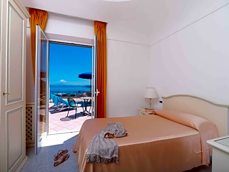 Double or Twin Room with Sea View and Terrace