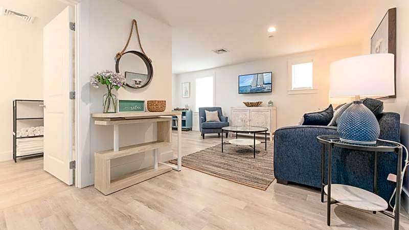 Harbourtown Suites on Plymouth Harbor