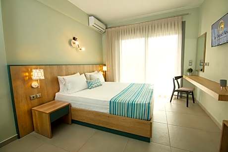 Junior Suite with Pool View