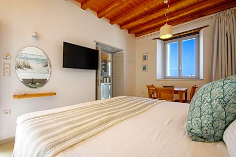 Deluxe Apartment with Balcony and Sea View