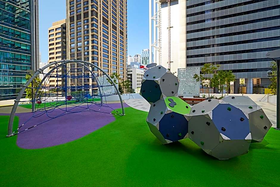 Luxury 1BR in Brisbane City River Firework View