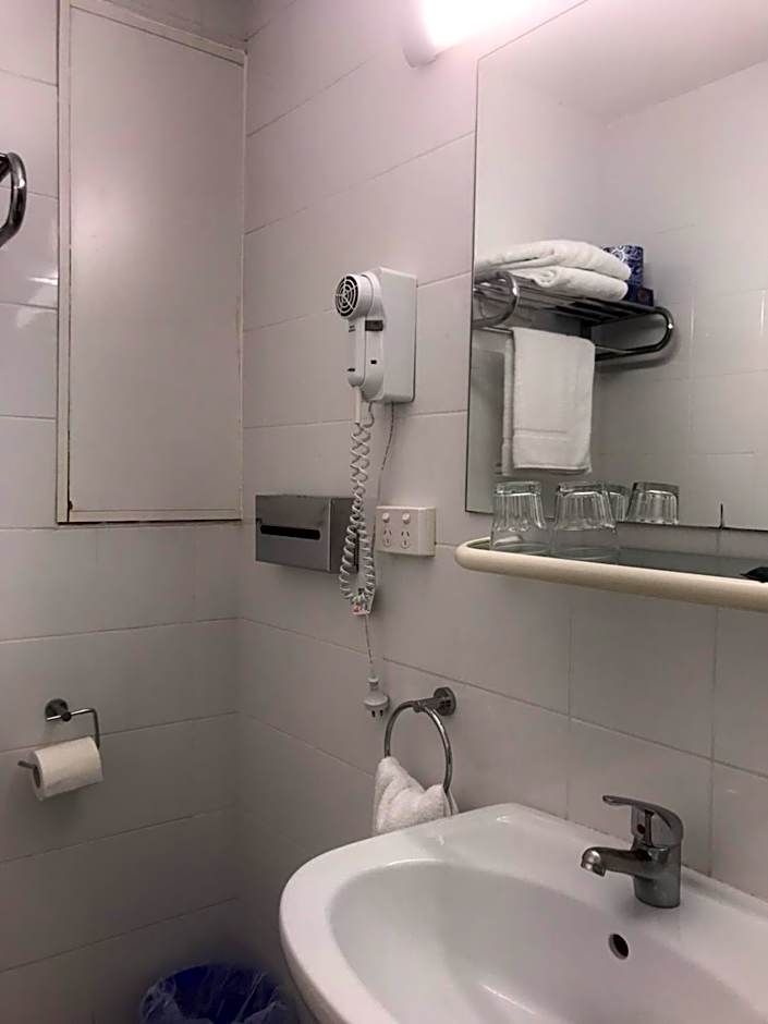 Edgecliff Lodge Motel