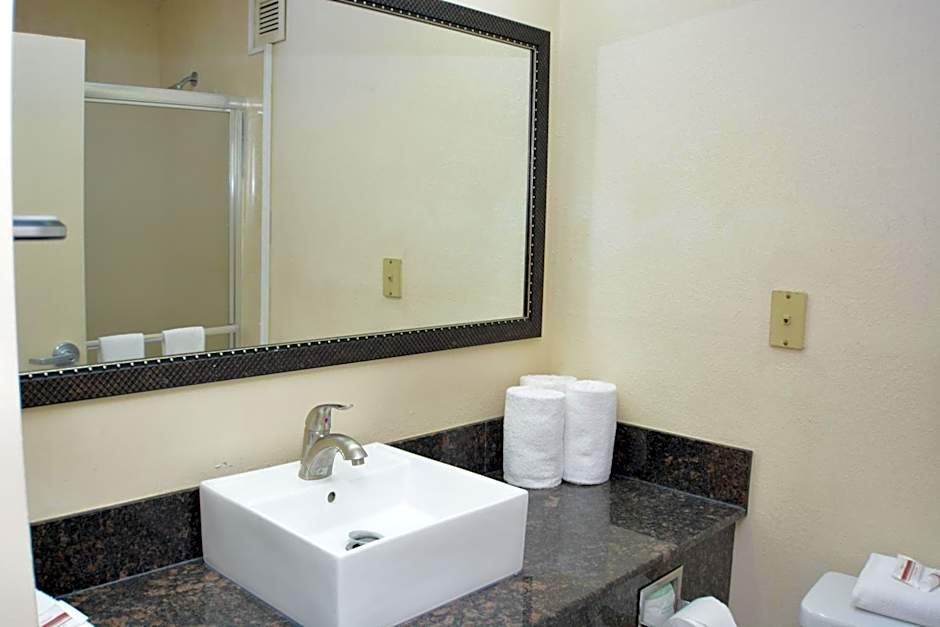 Red Roof PLUS+ & Suites Chattanooga - Downtown