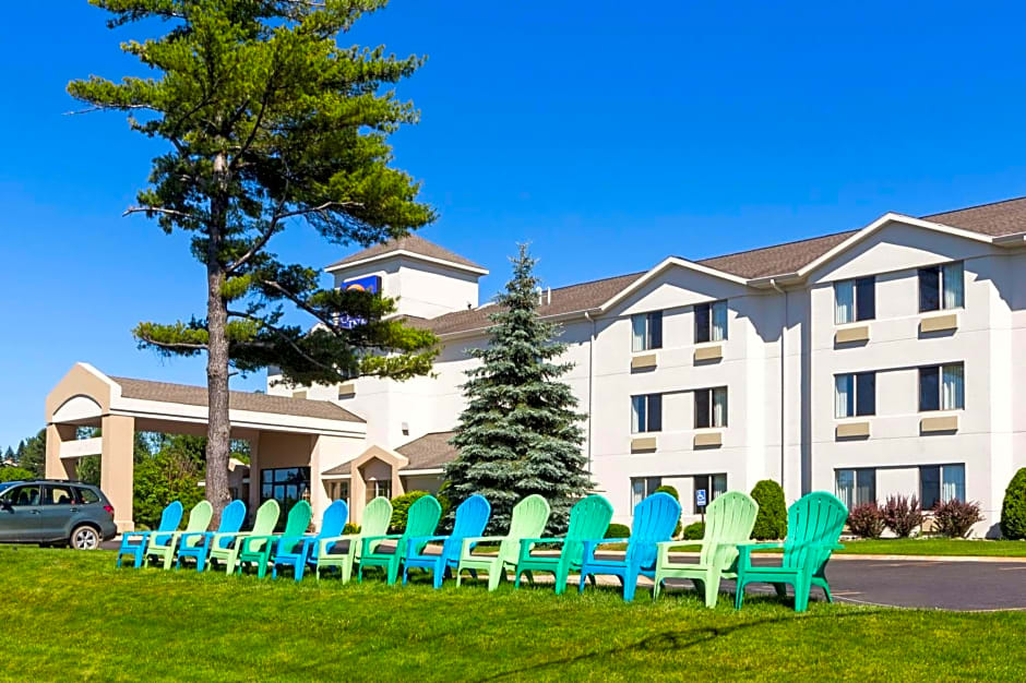 Sleep Inn & Suites Bay View Acme - Traverse City