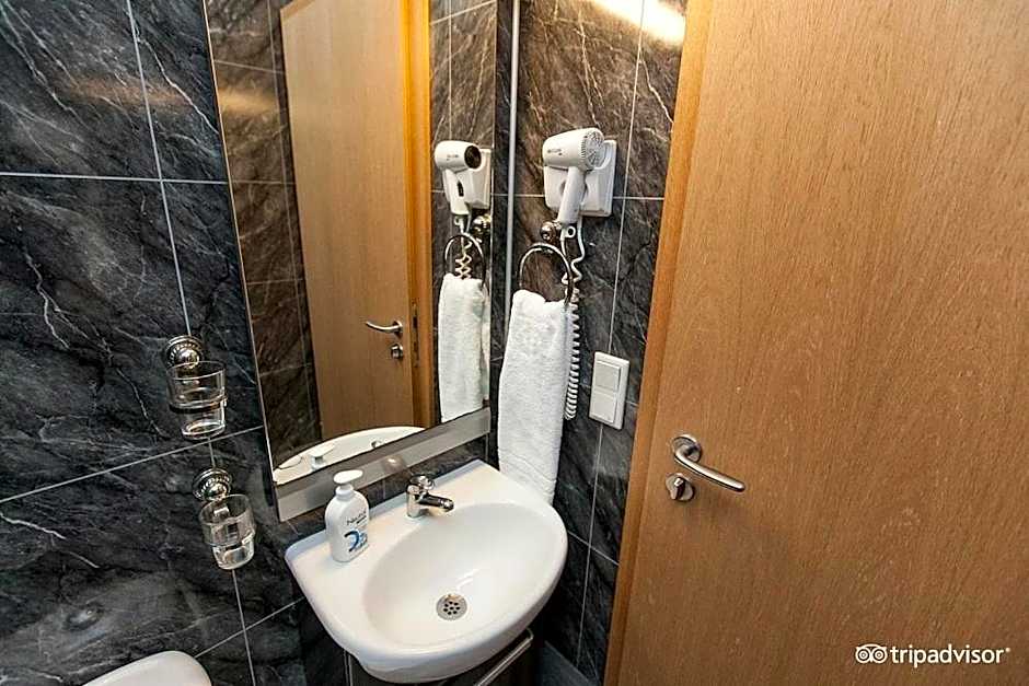 101 Guesthouse Hotel