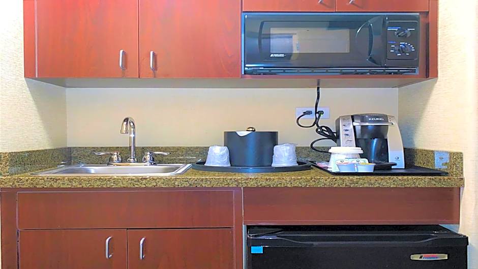 Holiday Inn Express & Suites Fresno Northwest-Herndon By IHG