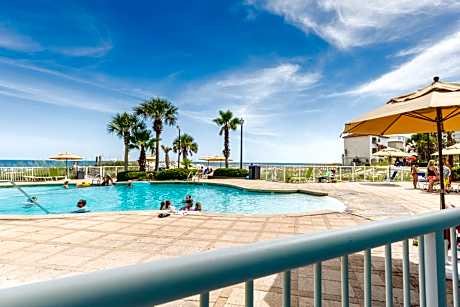 Standard Queen Room with Balcony and City View