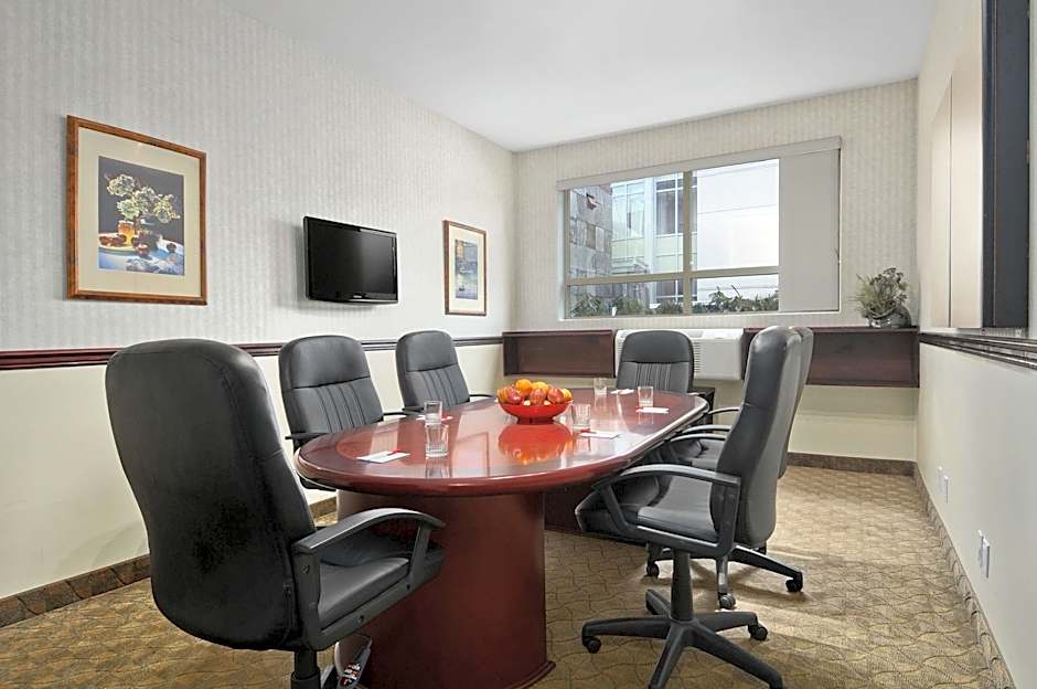 Ramada by Wyndham Vancouver Airport