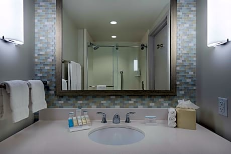 2 Queen Hearing Accessible Room