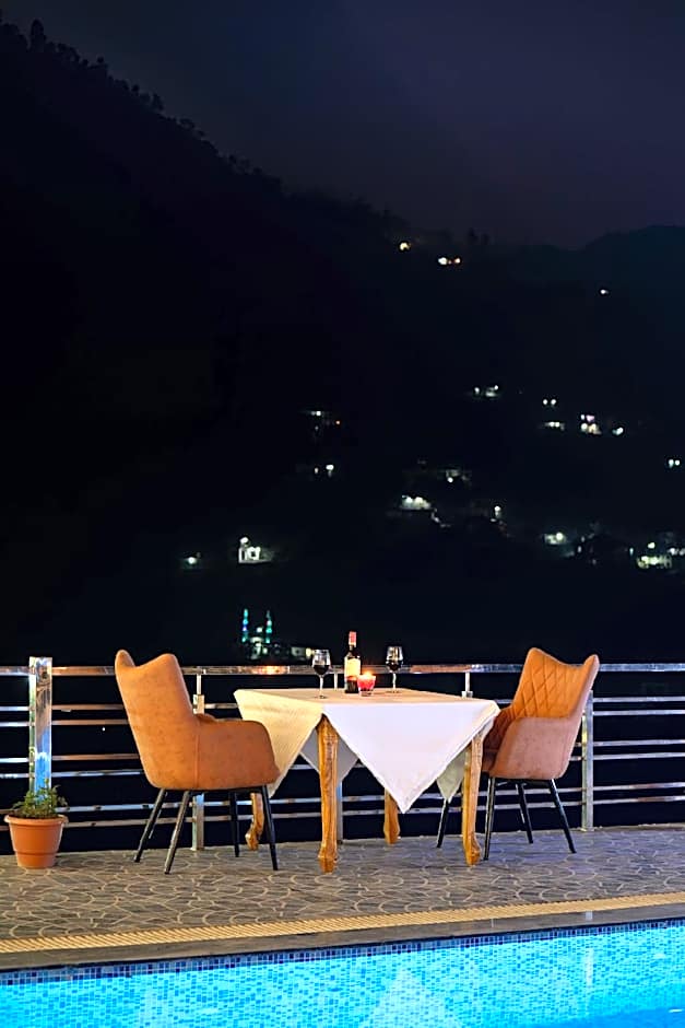 SPT Clarks Inn Suites, Mandi