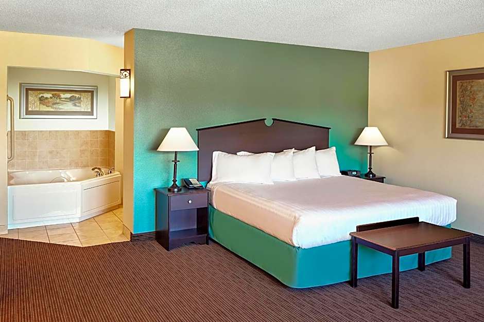 AmericInn by Wyndham Green Bay East