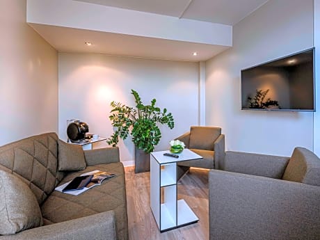 Junior Suite with double bed and separate seating