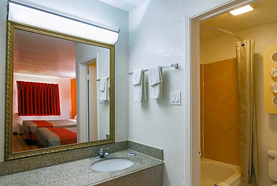 Motel 6-Red Oak, TX - Dallas