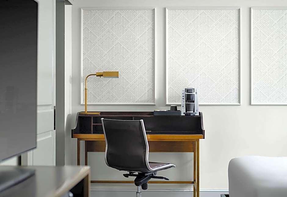 Hotel Phillips Kansas City Curio Collection by Hilton