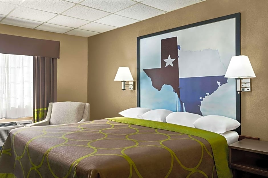 Super 8 by Wyndham Gainesville TX