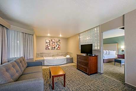 King Suite with Balcony and Spa Bath - Non-Smoking