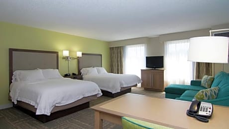 2 Qns Mobility/Hearing Access Tub Studio Ns