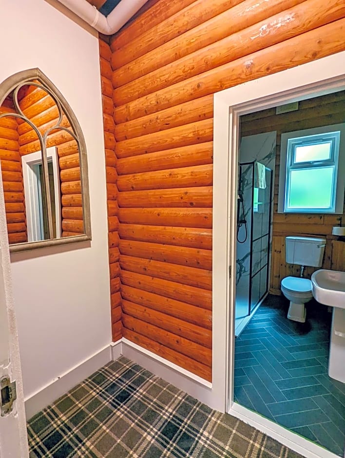 Kaoglen Squirrel Drey-Hot Tub-Pet Friendly-Perth