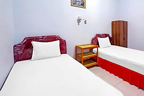 OYO 92337 Wisma Arwini Syariah Near Benteng Balangnipa