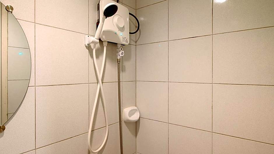 RedDoorz @ Grand Valley Hotel Junction Luna Cagayan