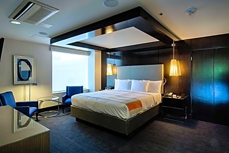 1 King-2 Room Presidential Suite-Nonsmoking