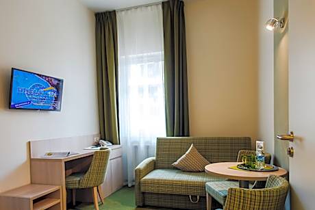 Studio (3 Adults)
