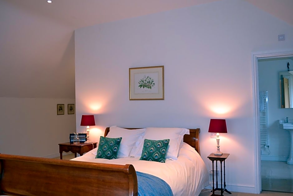 Field End House Strawberry Lane Meysey Hampton