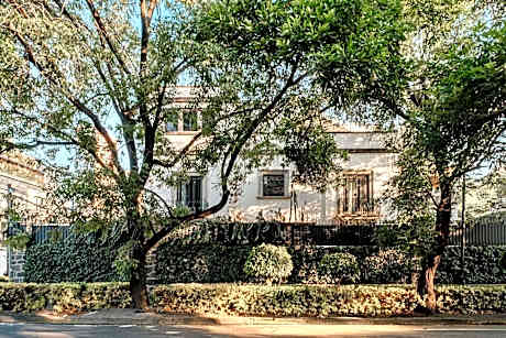 Pug Seal Polanco Anatole France