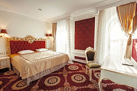 Royal Grand Hotel