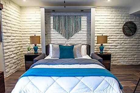Queen Murphy Bedroom with Pool View