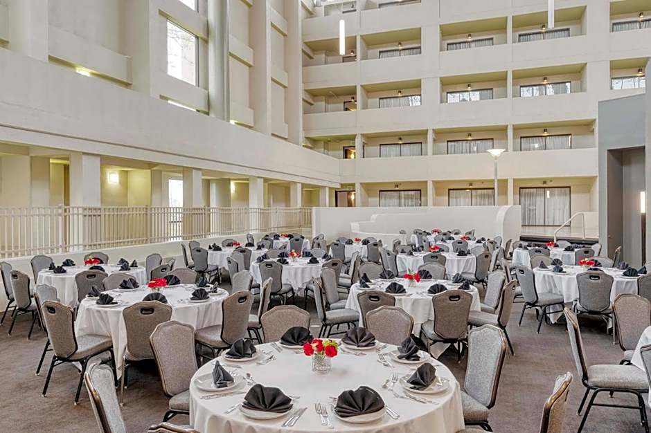 Crowne Plaza Indianapolis-Airport By IHG