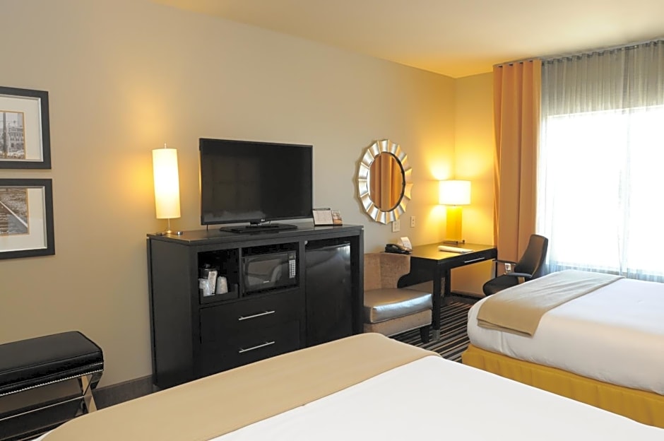 Holiday Inn Express Covington-Madisonville, an IHG Hotel