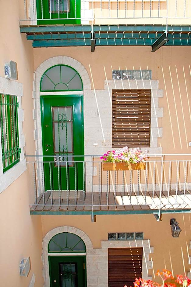 The Market Courtyard - Suites Hotel