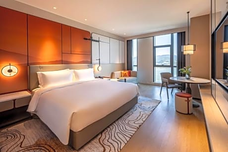 Executive Room with 1 kingsize bed, River view