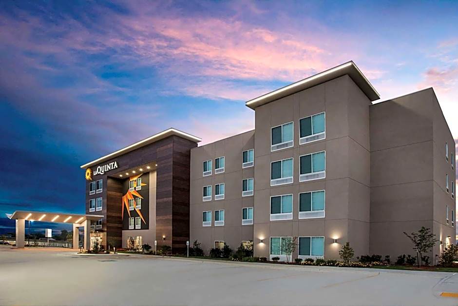 Photo 1 of 47 of La Quinta Inn & Suites by Wyndham Owasso