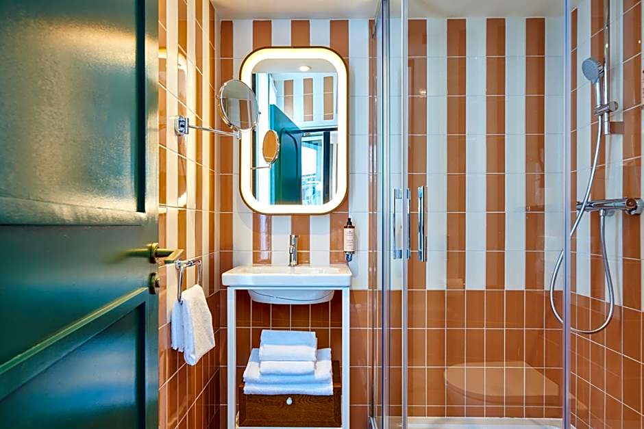 Mercure Paris Butte Montmartre Basilique