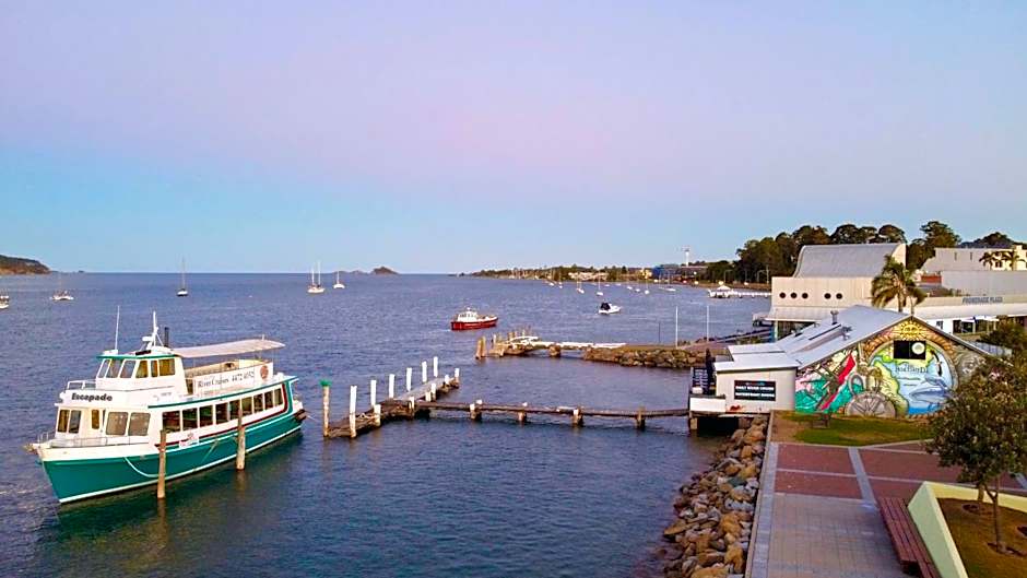 Zorba Waterfront Motel