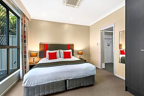 Deluxe Two Bedroom Apartment