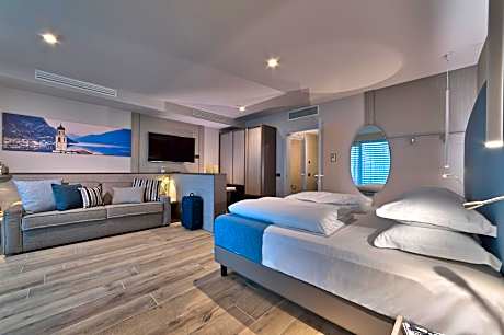 Premium Double Room with Balcony and Partial Lake View