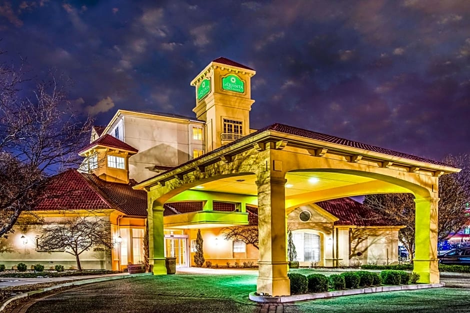 La Quinta Inn & Suites by Wyndham Colorado Springs South Airport