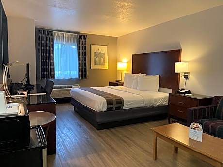 Deluxe King Room - Non-Smoking