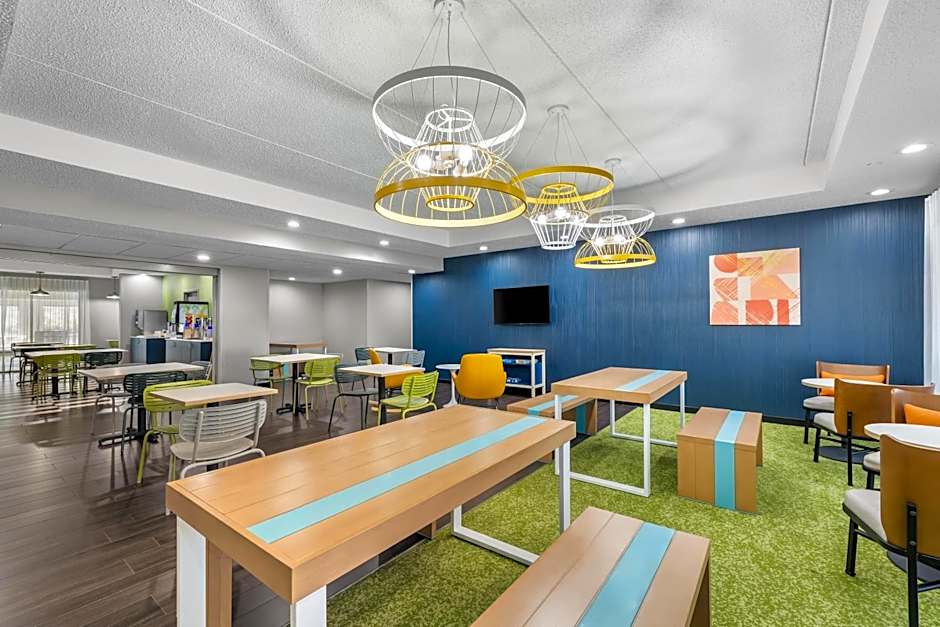 Spark by Hilton Green Bay